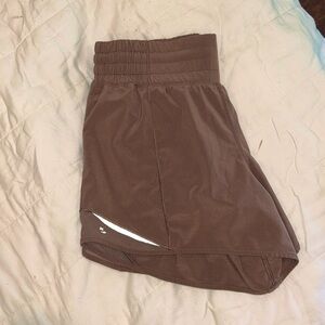 Lululemon High-Rise 4” Hotty Hot Shorts | Size 6